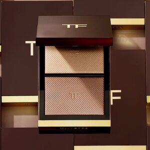 Tom Ford Beauty Shade and Illuminate Highlighting Duo Palette in Moodlight